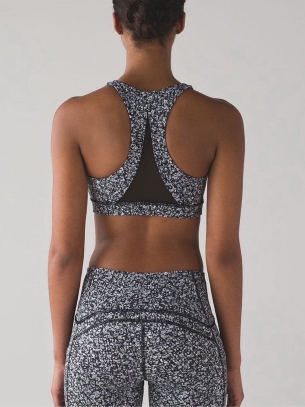 Lululemon Invigorate Bra Daisy Dust Alpine White Black Size 12
